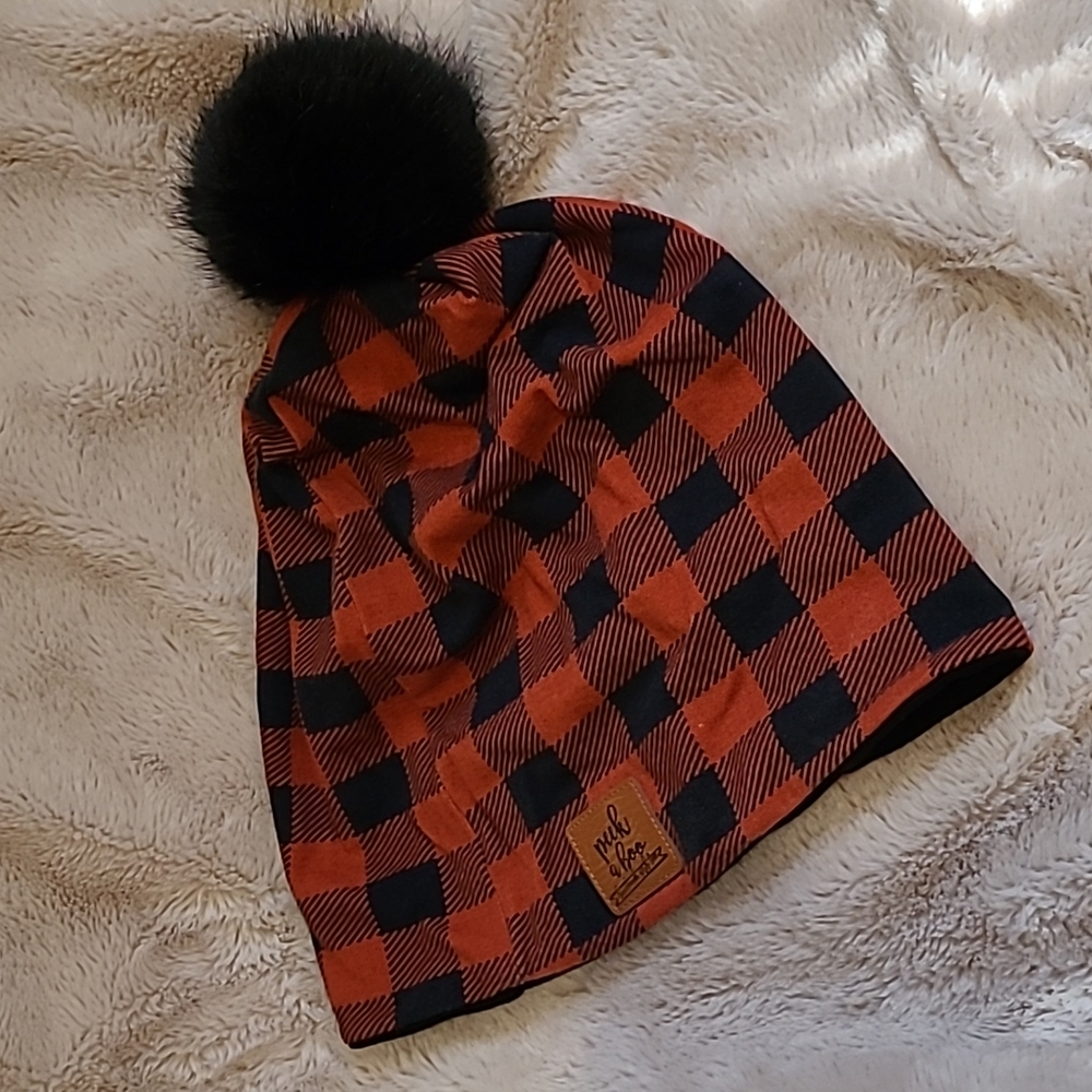 Peek-a-boo toque